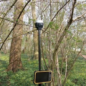 GPS meetsysteem tussen bomen